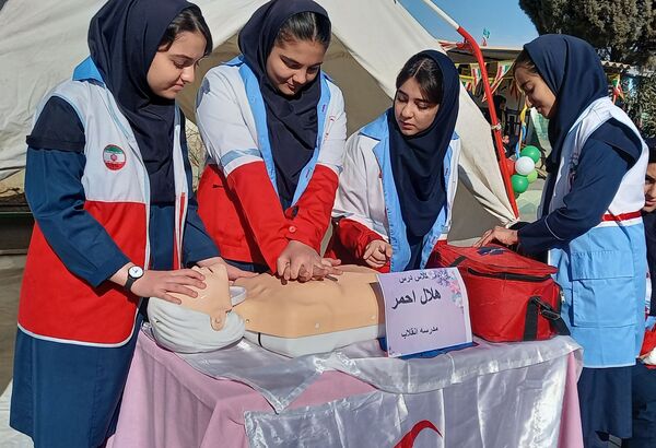 همایش بزرگ یاوران انقلاب در آموزشگاه دخترانه جنت ملارد 