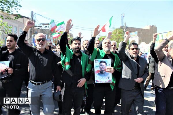 آیین تشییع پیکر دانش‌آموز شهید «سید محمد حسینی مقدم»