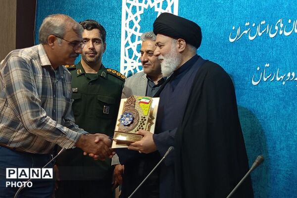  تقدیر از منتخبین منطقه‌ای و استانی