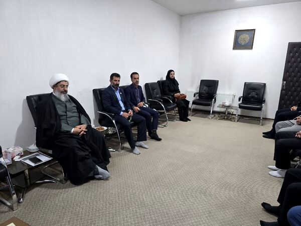  دیدار رئیس شبکه بهداشت و درمان شهرستان ساوجبلاغ با امام جمعه