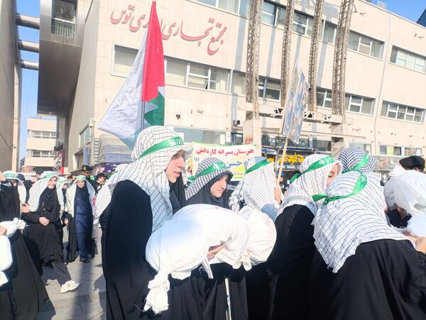 ۱۳ آبان، فریاد شهامت دانش آموزان در مسیر استقلال طلبی و استکبار ستیزی 