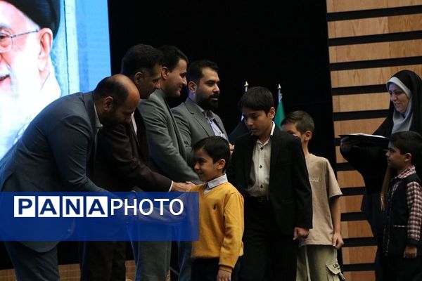 تقدیر از دانش‌آموزان برتر حوزه فرهنگی و هنری در آموزش و پرورش ناحیه یک شهرری