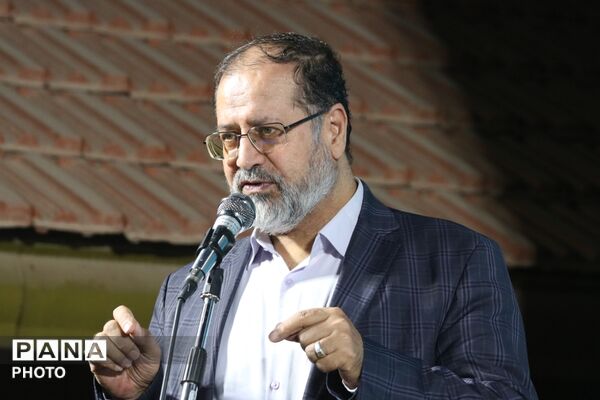 لاله‌های آسمانی در دبستان دخترانه حسین فاطمه یزد شکوفا شدند