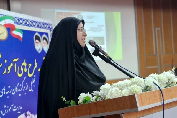 آیین تجلیل و اختتامیه طرح‌های آموزشی معاونت آموزش متوسطه و برگزیدگان رتبه‌های برتر آموزشی در قرچک