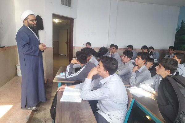 سلسله جلسات گفتمان دینی و مشاوره خانواده در هنرستان موفقیان