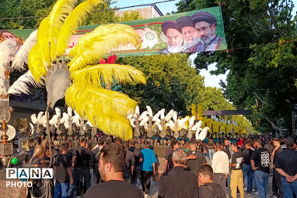 آیین باشکوه علم‌گردانی در غروب عاشورا 