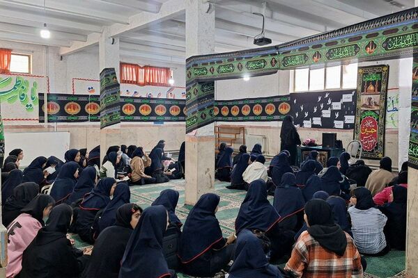 طنین نوای عشق و عزا؛ مراسم عزاداری دهه دوم فاطمیه در مدارس بهارستان‌دو