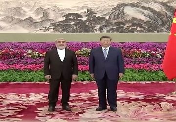 رحمانی فضلی استوارنامه خود را تقدیم رئیس جمهور چین کرد