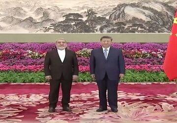 رحمانی فضلی استوارنامه خود را تقدیم رئیس جمهور چین کرد