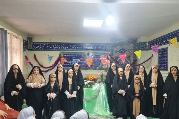 مدرسه شهدای ایران تایر2 میزبان شادی‌های صاحب زمان (عج)