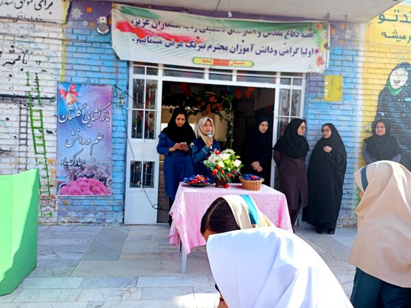 آیین نواخته زنگ آغاز سال تحصیلی در دبستان دخترانه سمیه