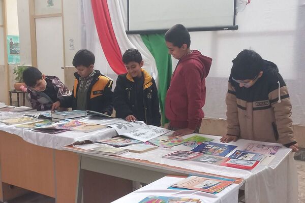 انس باکتاب و کتاب‌خوانی مدرسه باقرالعلوم شهرستان فیروزکوه