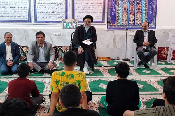 اعتکاف دانش‌آموزی پسران در مسجد النبی (ص) شهرستان جم