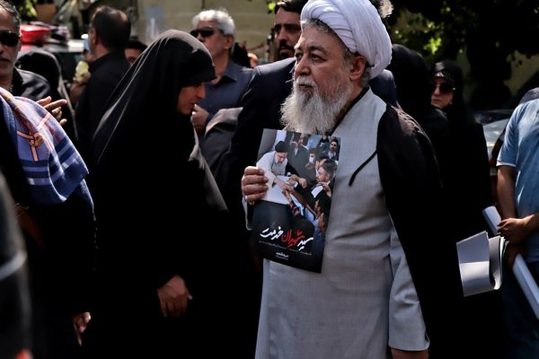 برگزاری مراسم وداع تهرانی‌ها با پیکر ابراهیم رئیسی و همراهانش