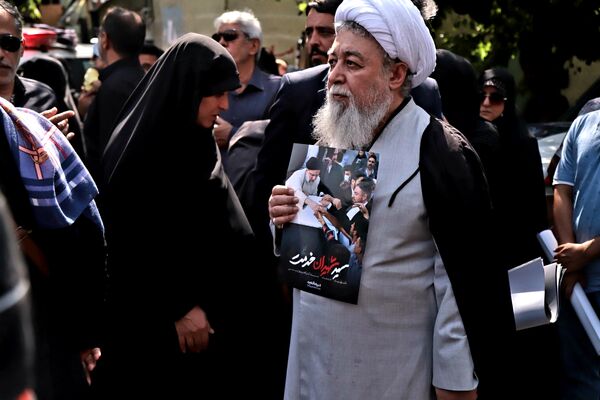 برگزاری مراسم وداع تهرانی‌ها با پیکر ابراهیم رئیسی و همراهانش