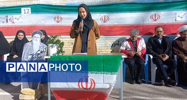 طنین زنگ انقلاب در مدرسه حضرت زهرا(س) نیر