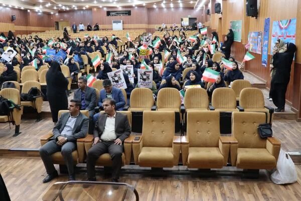 تجمع دانش‌آموزان آموزشگاه‌های شمال غرب شیراز در روز دانش‌آموز