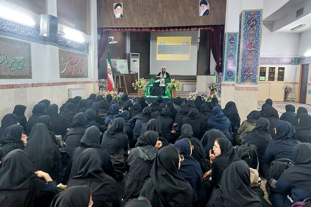 حضور پرشور دانش‌آموزان ناحیه دو شهرری در مراسم وفات حضرت معصومه (س) 