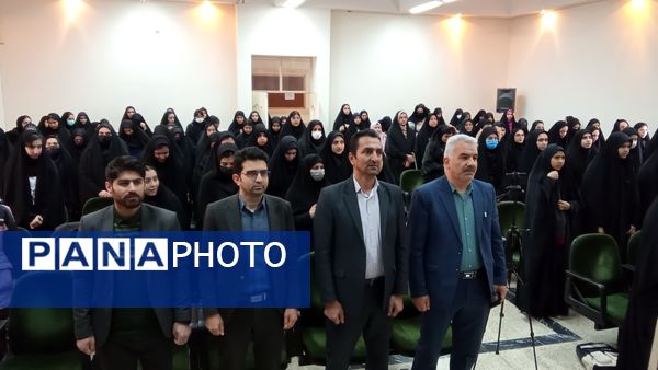 تجلیل از دانش‌آموزان برگزیده در چهل ودومین جشنواره فرهنگی هنری امید فردا شهرستان بن