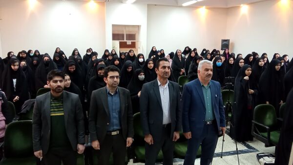 تجلیل از دانش‌آموزان برگزیده در چهل ودومین جشنواره فرهنگی هنری امید فردا شهرستان بن