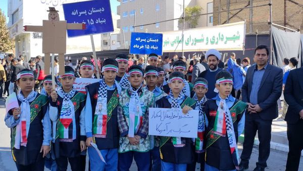 مردم کاشمر با گام‌های استوار در مسیر آرمان‌های انقلاب گام برداشتند 