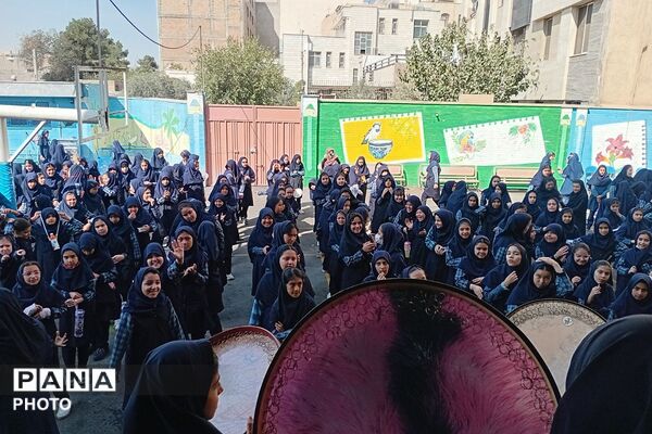 حضور دانش آموزان مدارس حاتم، مجتهده امین و محمد علی تحصیلی در جشن ولادت حضرت زینب (س)