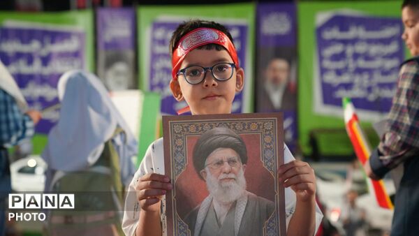 اجتماع دانش آموزان اصفهانی به مناسبت آغاز سال تحصیلی