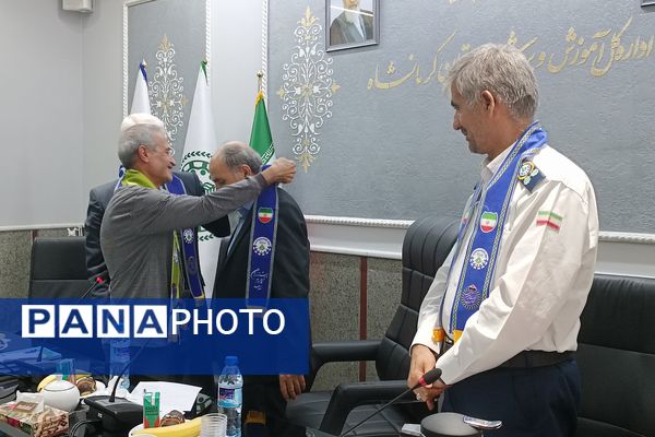 نشست هم‌اندیشی پیشکسوتان سازمان دانش‌آموزی استان کرمانشاه