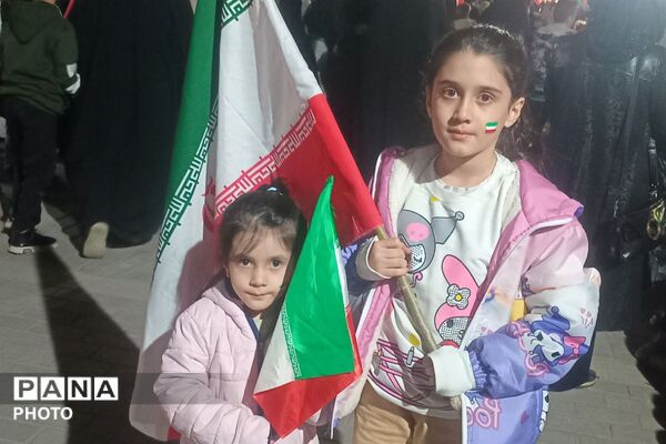 حضور مردم‌ نسیم‌شهر در سی هفتمین تجمع شبانه میدان‌ هفت‌تیر