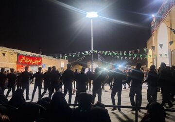 مراسم عزاداری و حسین‌گویان در محوطه قدمگاه حضرت علی (ع)