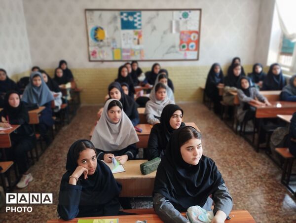 کلاس‌های رشد و تقویت دانش‌آموزان در دبیرستان مهدی خدابنده