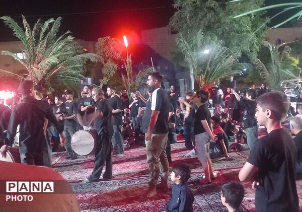 عزاداری شب عاشورا باحضورگسترده عاشقان حسینی