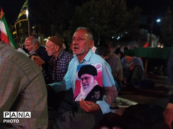 شبِ اشک و عرفان در حسینیه امام خمینی