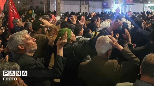 میدان مرکزی خلیل‌آباد‌ مملو از عاشقان انقلاب