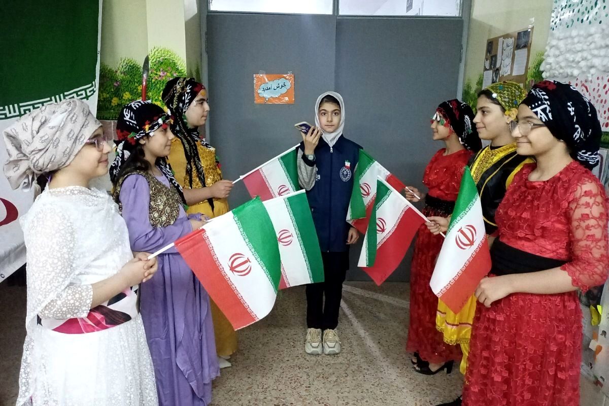 نمایشگاه فرهنگی_هنری و جشن ایرانمون در دبستان شهید آقچه‌لو رباط‌کریم
