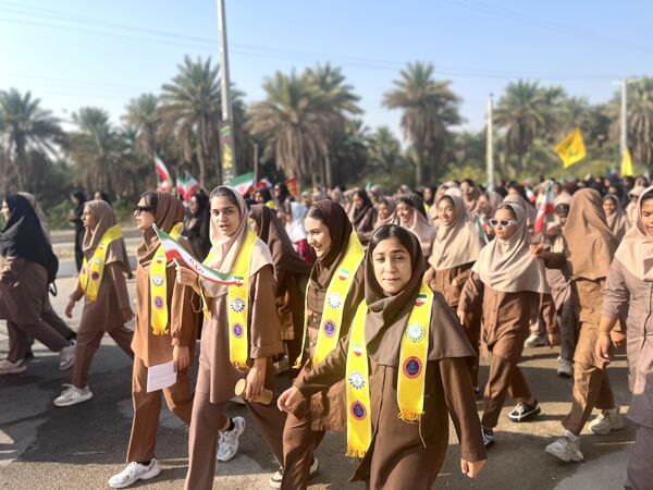 فین غرق در عطر فاطمی همزمان با روز دانش‌آموز