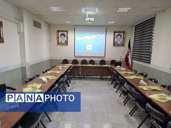 اولین جلسه شورای دبیران در مدرسه هوشیار