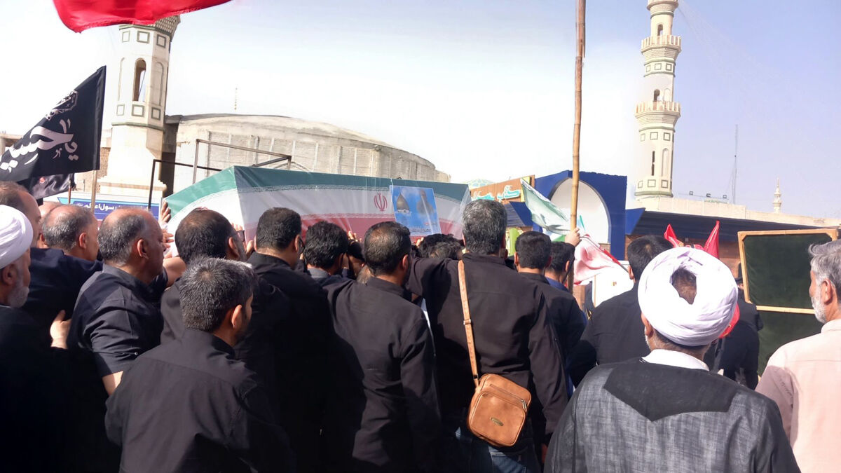 خاکسپاری شهید «اسماعیل شاکری» در مسجد جمکران
