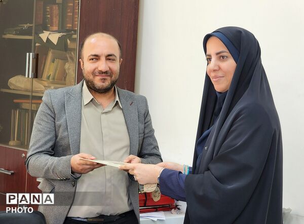  قدردانی مدیر منطقه ۱۳ از کارکنان آموزش‌وپرورش