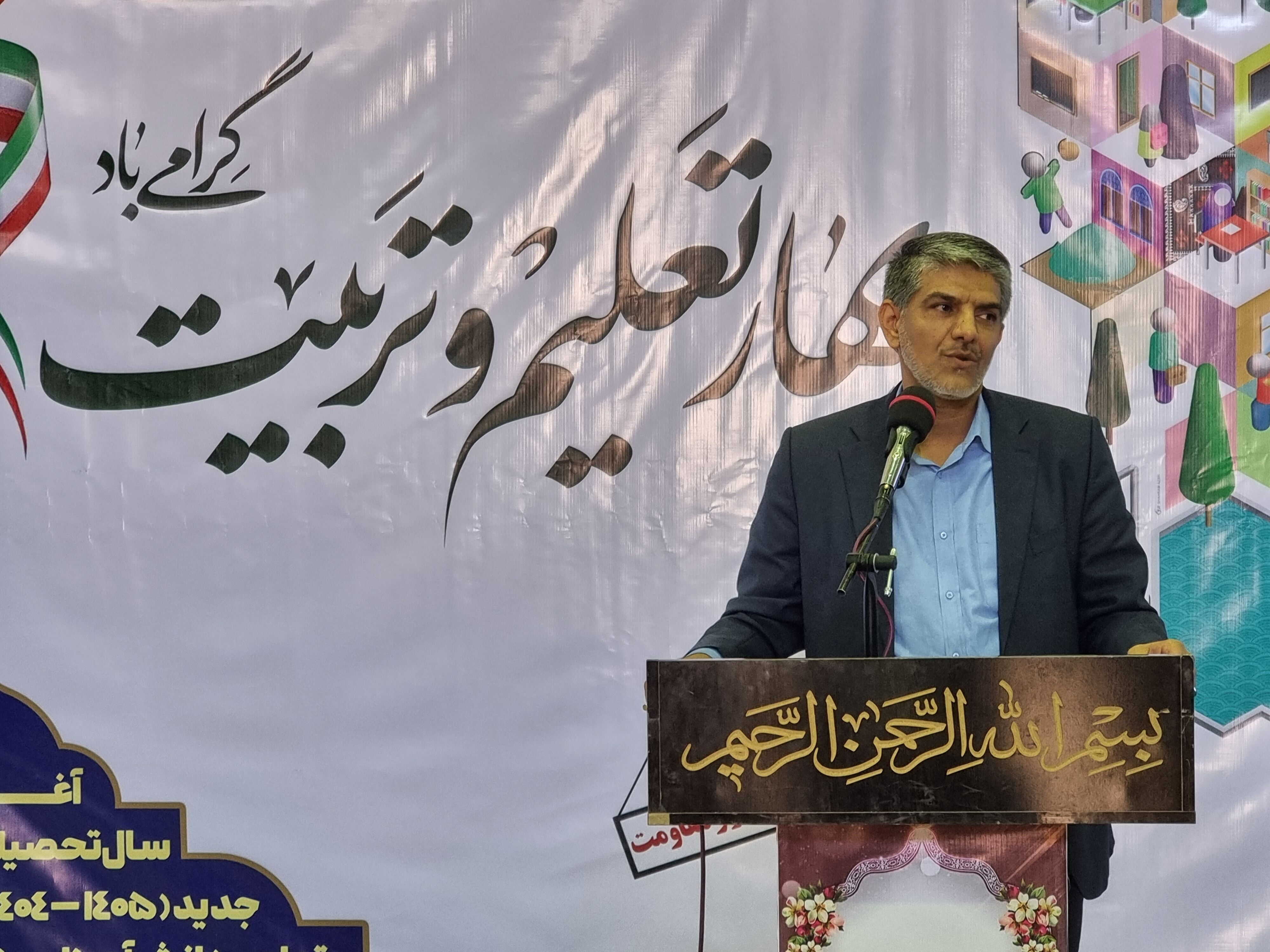 اقتدار و عزت امروز ایران در نگاه جهانیان مشهود است/ دانش‌آموزان و معلمان این مسیر را با قدرت ادامه دهند