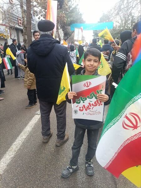حضور دانش آموزان مدارس سما بجنورد در راهپیمایی 22 بهمن 