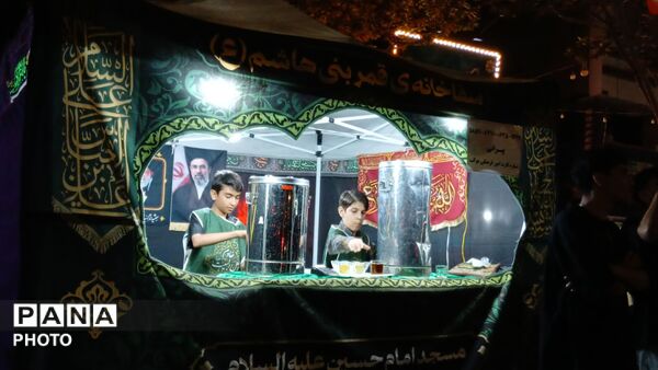 گذری بر سقاخانه قمر بنی هاشم در چهل و پنجمین شب از اجتماعات مردمی 