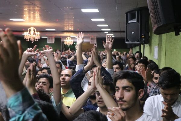 مولودی خوانی سالروز میلاد حضرت معصومه(س) با حضور جوانان و نوجوانان در قم