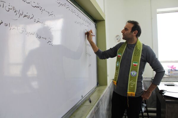 کارگاه‌های ضمن خدمت مربیان پیشتاز مانه و سملقان در دبیرستان رضوان