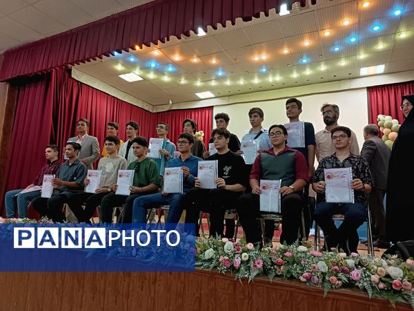 تقدیر از رتبه های استانی و کشوری جشنواره فرهنگی هنری فردا