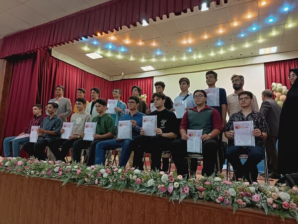 تقدیر از رتبه های استانی و کشوری جشنواره فرهنگی هنری فردا