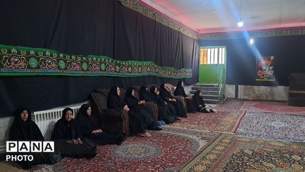 مراسم روضه‌خوانی در مسجد صاحب‌الزمان(عج) عرب آباد چهارباغ
