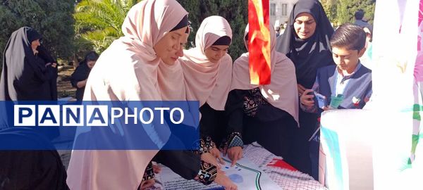 خروش استکبار ستیزی دانش‌آموزان شیرازی