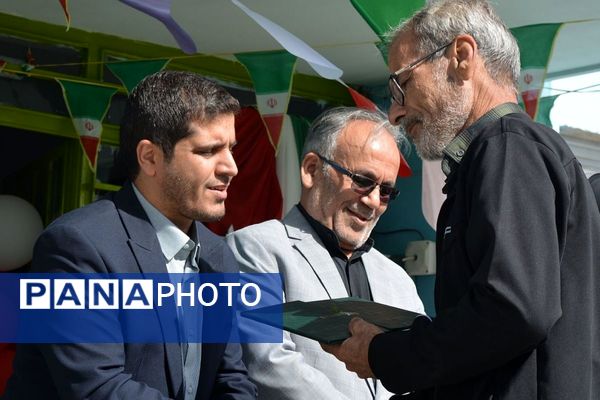 برگزاری جشن شکوفه‌های کلاس اولی دربهارستان‌دو