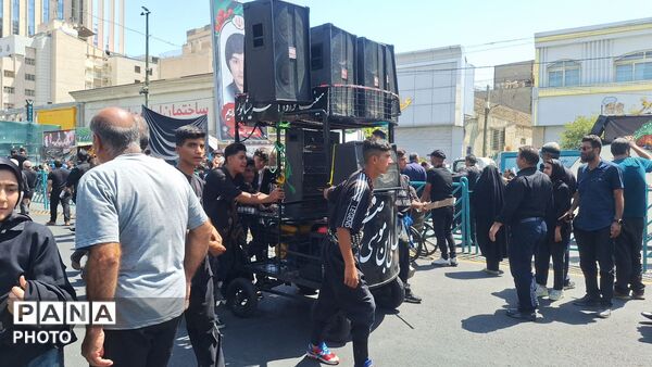 خیابان‌های منتهی به حرم، مملو از زائران رضوی
